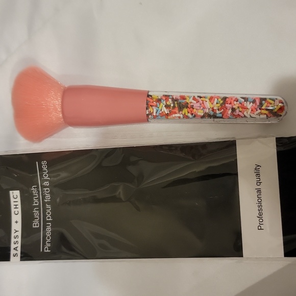 Blush Brush - Picture 4 of 5